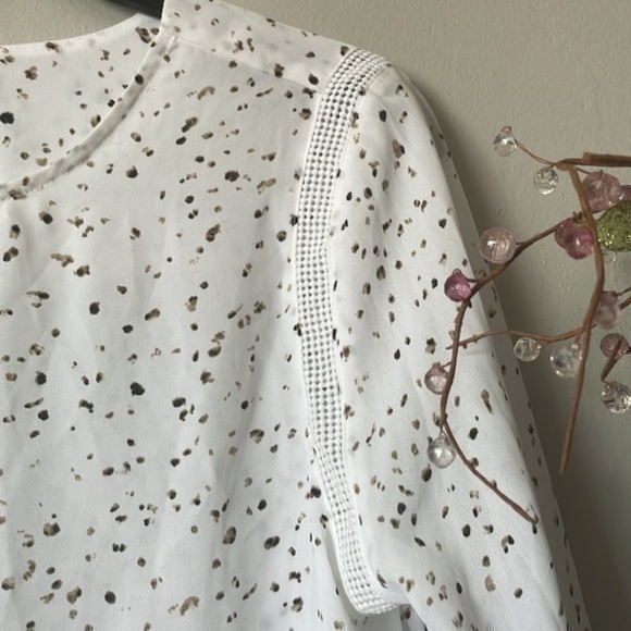 Apt 9 Blouse size Small. White with speckled design and ruffle hem New with tags - Picture 4 of 7